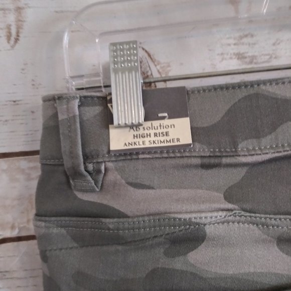 Wit & Wisdom Ab-solution Camo Ankle Skimmer Pants Size 6 - Picture 10 of 11